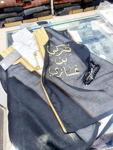 بشت مطرز+ ثوب+ سبحه اسود