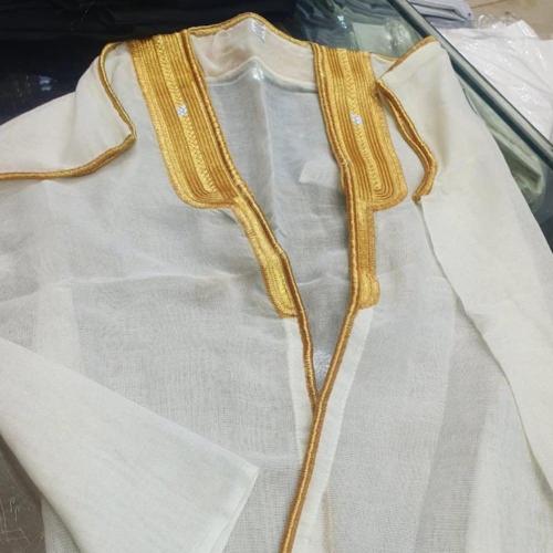 بشت ابيض/ تطريز حسب الطلب