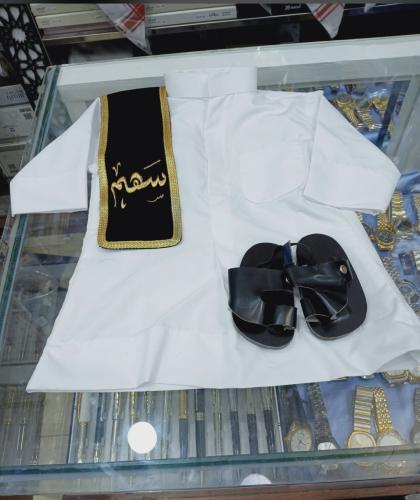 طقم مواليد ثوب+ وشاح + حذا