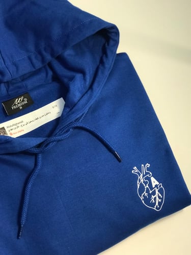 بلوفر القلب وحرف مع تاق