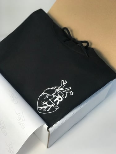 بلوفر القلب المضيء