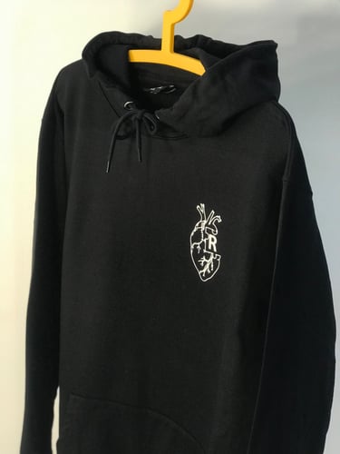 بلوفر القلب المضيء