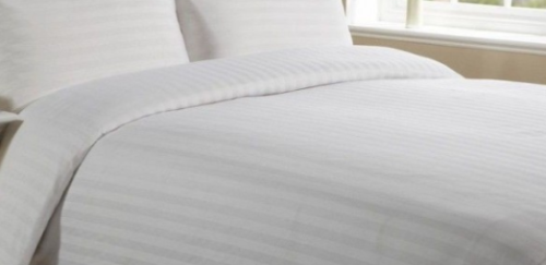 غطاء لحاف أبيض مزدوج ديلوكس 260 × 245 سم