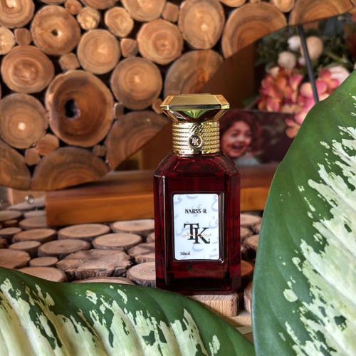 حروف نارسيسو الاحمر ( بودر )