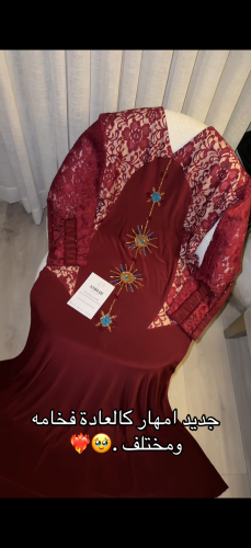 فستان برغندي شك من ورا وقدام