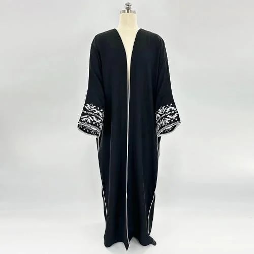 عباية مطرزة