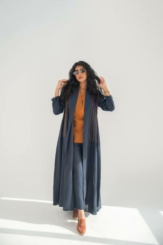 عباية لينن بطقم داخلي أنيق