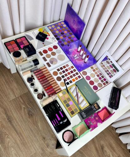 مجموعة مكياج الأناقة والجمال