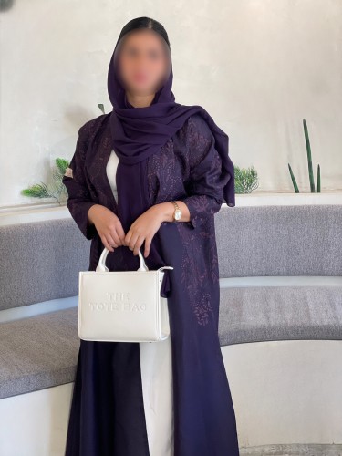 عباية بنفسجية