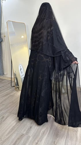 عباية مع دانتيل بكرستال