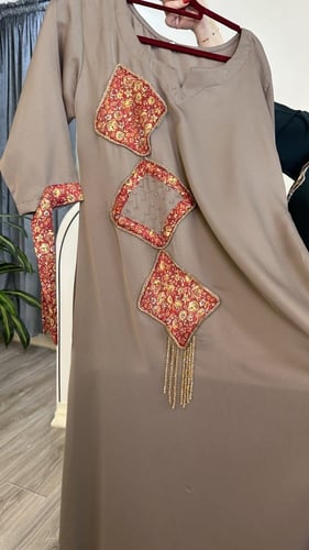 جلابية قماشها حرير سبلاش بكرستال ولولو