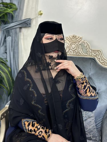 طرحة لون اسود