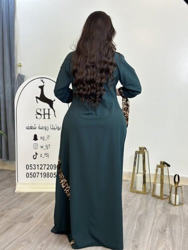 جلابية قماشها حرير سبلاش بكرستال ولولو