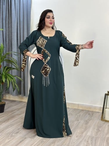 جلابية قماشها حرير سبلاش بكرستال ولولو