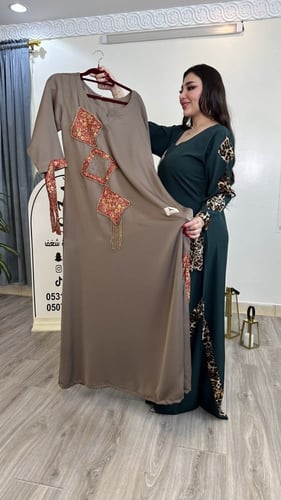 جلابية قماشها حرير سبلاش بكرستال ولولو