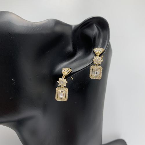 حلق ذهب عيار 18 تصميم الألماس