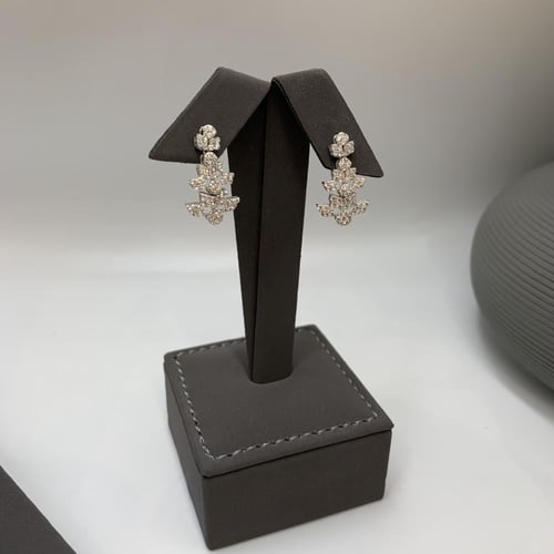 طقم شبكه ذهب ابيض تصميم الألماس عيار 18 الوزن 12.8