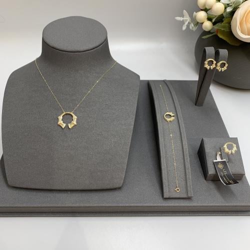 طقم إيطالي ناعم تصميم الألماس عيار 18 الوزن 7.1