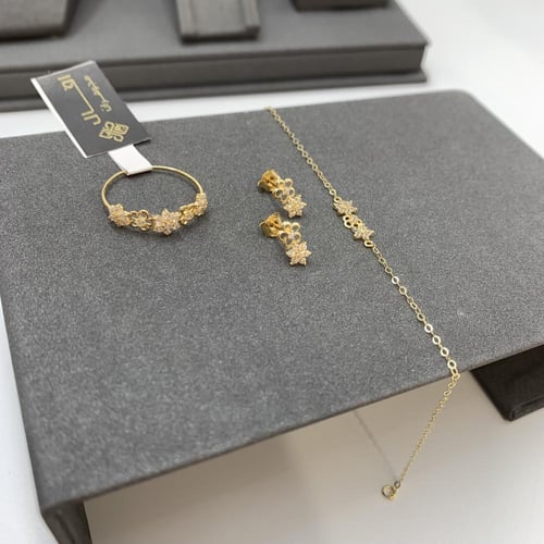 طقم ناعم تصميم الألماس عيار 18 الوزن 6.2