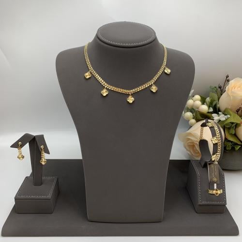 طقم تصميم إيطالي ذهب صافي عيار 18 الوزن 26