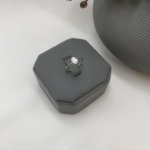 خاتم ناعم تصميم الألماس ذهب ابيض عيار 18