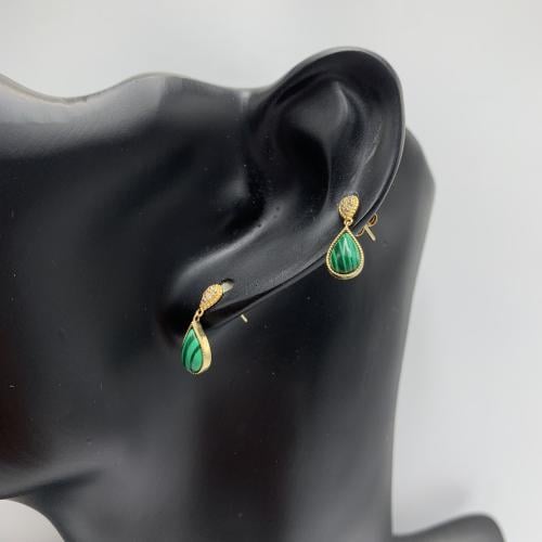 حلق ناعم باللون الأخضر عيار 18