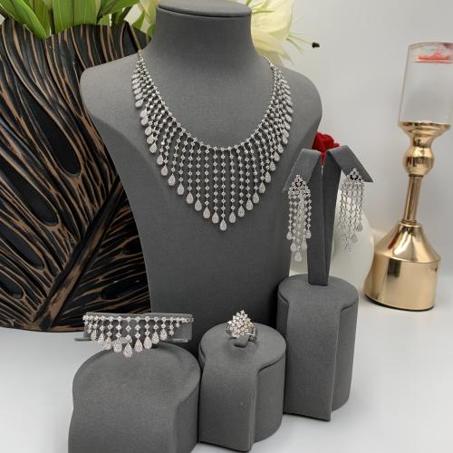 طقم شبكه ذهب تصميم الألماس عيار 18 الوزن 49.2