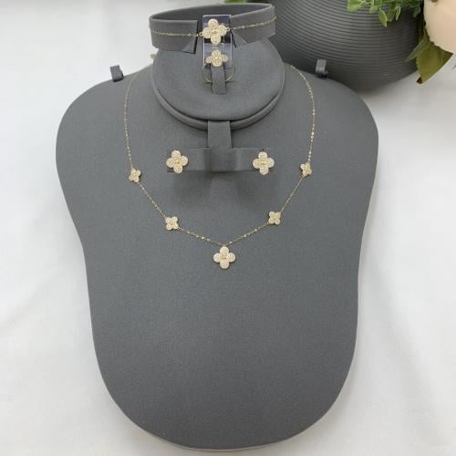 طقم ناعم تصميم الألماس عيار 18 الوزن 4.57