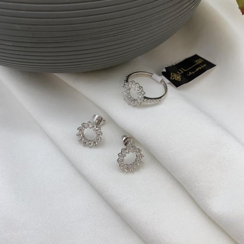 طقم ابيض تصميم الألماس عيار 18 الوزن 5.7