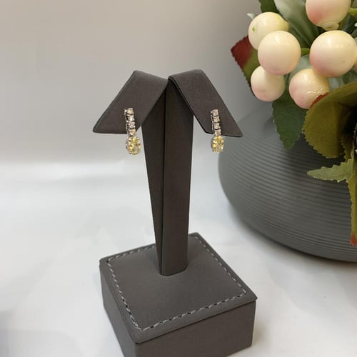 طقم ذهب ابيض تصميم الألماس بالفانسي عيار 18 الوزن...