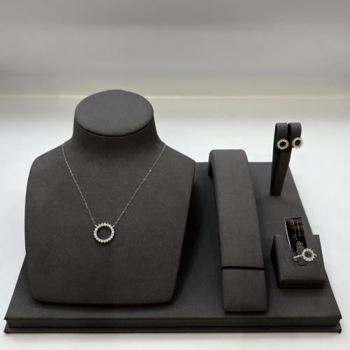 طقم ابيض تصميم الألماس عيار 18 الوزن 5.7