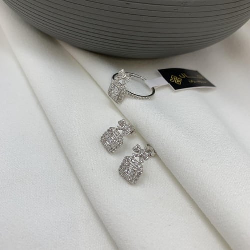 نص طقم ذهب ابيض تصميم الألماس عيار 18 الوزن 5.3