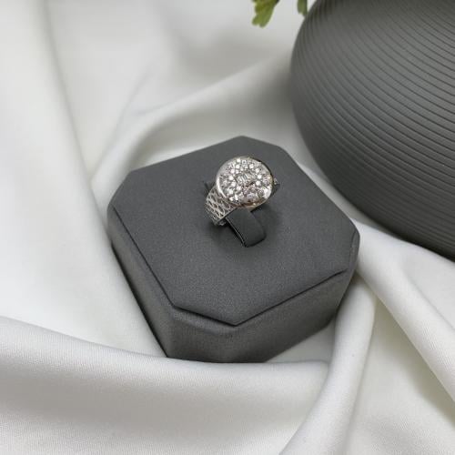 خاتم ذهب ابيض تصميم الألماس عيار 18