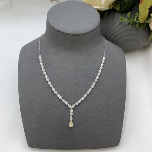 طقم ذهب ابيض تصميم الألماس عيار 18 الوزن 11