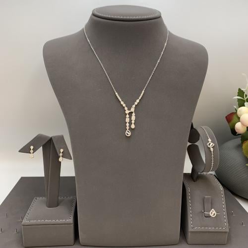 طقم ذهب ابيض تصميم الألماس عيار 18 الوزن 6.2