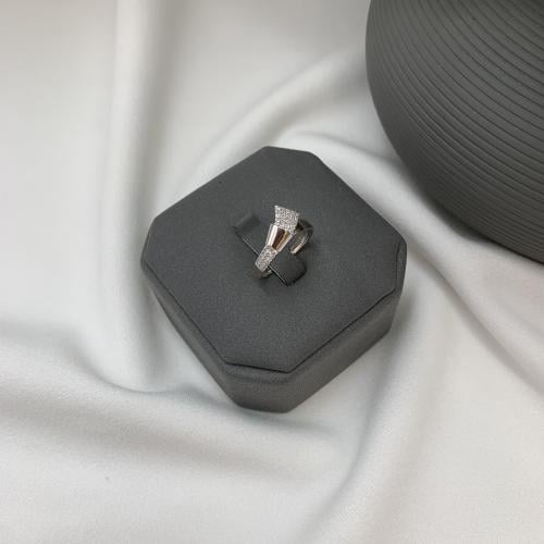 خاتم ذهب ابيض تصميم الألماس عيار 18 وزن 1.8