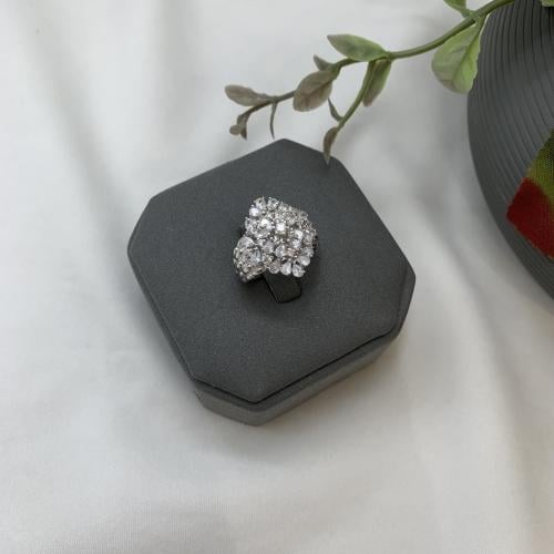 خاتم إيطالي تصميم الألماس عيار 18 الوزن 4.4