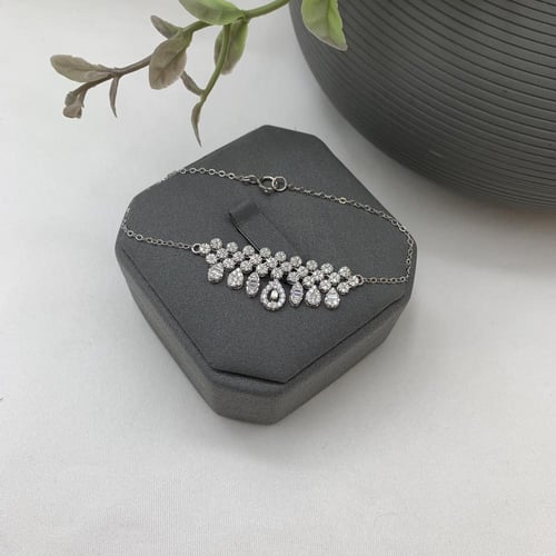 طقم ذهب ابيض تصميم الألماس عيار 18 الوزن 11.8