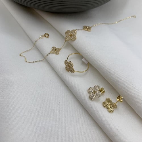 طقم ناعم تصميم الألماس عيار 18 الوزن 4.57