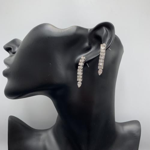 حلق ذهب ابيض تصميم الماس عيار 18 الوزن 3.49