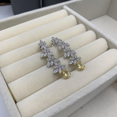 عقد وحلق تصميم الألماس بالفانسي عيار 18 الوزن 57.6