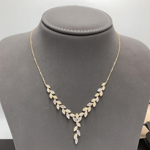 طقم تصميم الماس مكس اللون الذهب عيار 18 الوزن 9.5