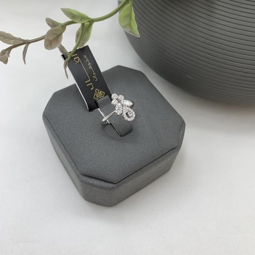 طقم ذهب ابيض تصميم الألماس عيار 18 الوزن 11.8