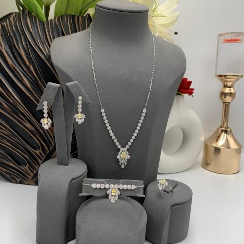 طقم شبكه ذهب تصميم الألماس بالفانسي عيار 18 الوزن...