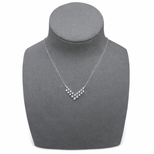 عقد ذهب ابيض تصميم الألماس عيار 18