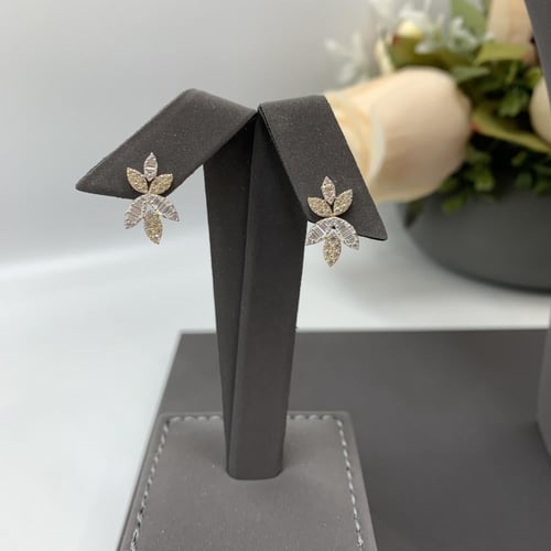 طقم تصميم الماس مكس اللون الذهب عيار 18 الوزن 9.5