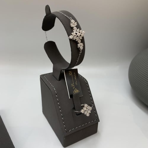 طقم شبكه ذهب ابيض تصميم الألماس عيار 18 الوزن 12.8