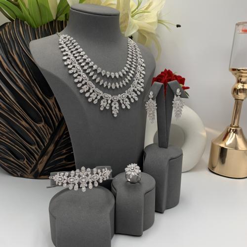 طقم شبكه ذهب تصميم الألماس عيار 18 الوزن 59