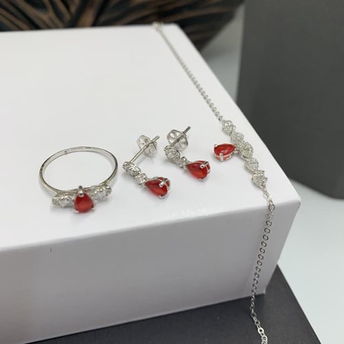 طقم ناعم تصميم الألماس عيار 18 الوزن 6.8