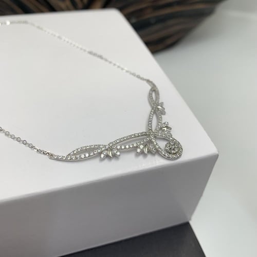 طقم ناعم تصميم الألماس عيار 18 الوزن 4.4